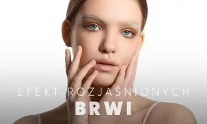Portret młodej kobiety z rozjaśnionymi brwiami, dotykającej twarzy dłońmi.