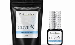 Czarny woreczek i buteleczka z klejem do rzęs Project Lashes ClearX.