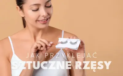 Kobieta z pęsetą trzyma sztuczne rzęsy. Dowiedz się, jak nałożyć sztuczne rzęsy krok po kroku.
