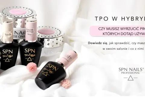 Produkty SPN Nails z TPO w kosmetykach. Eleganckie buteleczki i słoiczki z brokatem zachęcają do sprawdzenia składu.