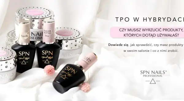 Produkty SPN Nails z TPO w kosmetykach. Eleganckie buteleczki i słoiczki z brokatem zachęcają do sprawdzenia składu.