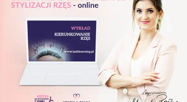 Kobieta w różowej marynarce obok laptopa z wykładem o kierunkowaniu rzęs.