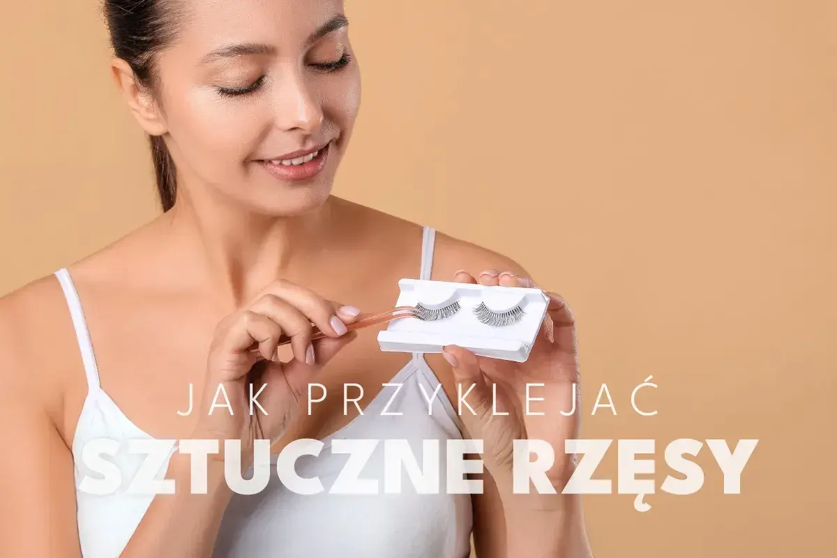 Kobieta z pęsetą trzyma sztuczne rzęsy. Dowiedz się, jak nałożyć sztuczne rzęsy krok po kroku.