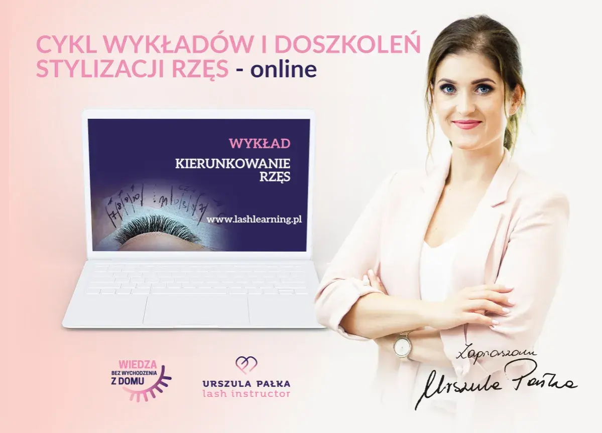 Kobieta w różowej marynarce obok laptopa z wykładem o kierunkowaniu rzęs.